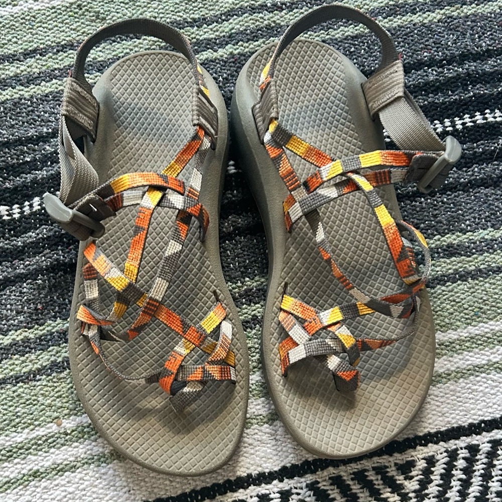 Chaco Cloud Z X2 strappy hiking sandals in puzzle poppy size 9